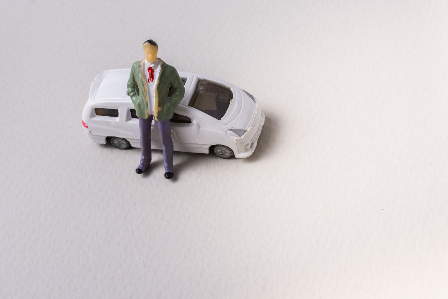 Transfer Valencia — hero — реалистичное минивэна + нейтральные цвета + fotografía realista + без людей — fotografía realista, aeropuerto, minivan, personas…